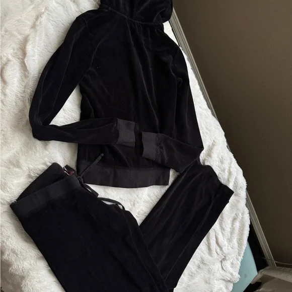 Juicy Couture Black Velour Tracksuit - Picture 7 of 8